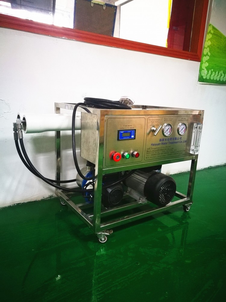Small desalination plant for boat